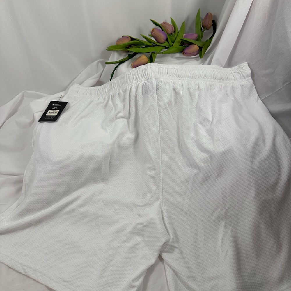 NWT 3XL Men’s white shorts athletic works 48-50